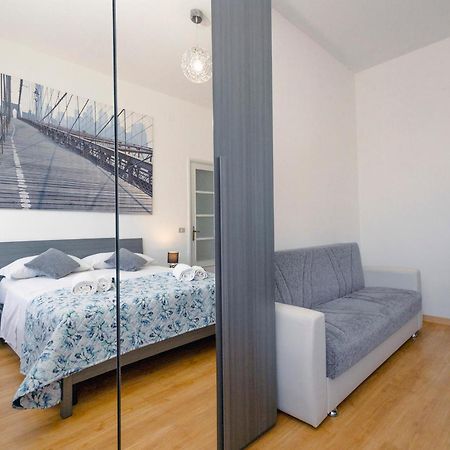 "L'Attico Bianco" City View 10 M A Piedi Dal Mare Savona Exterior photo